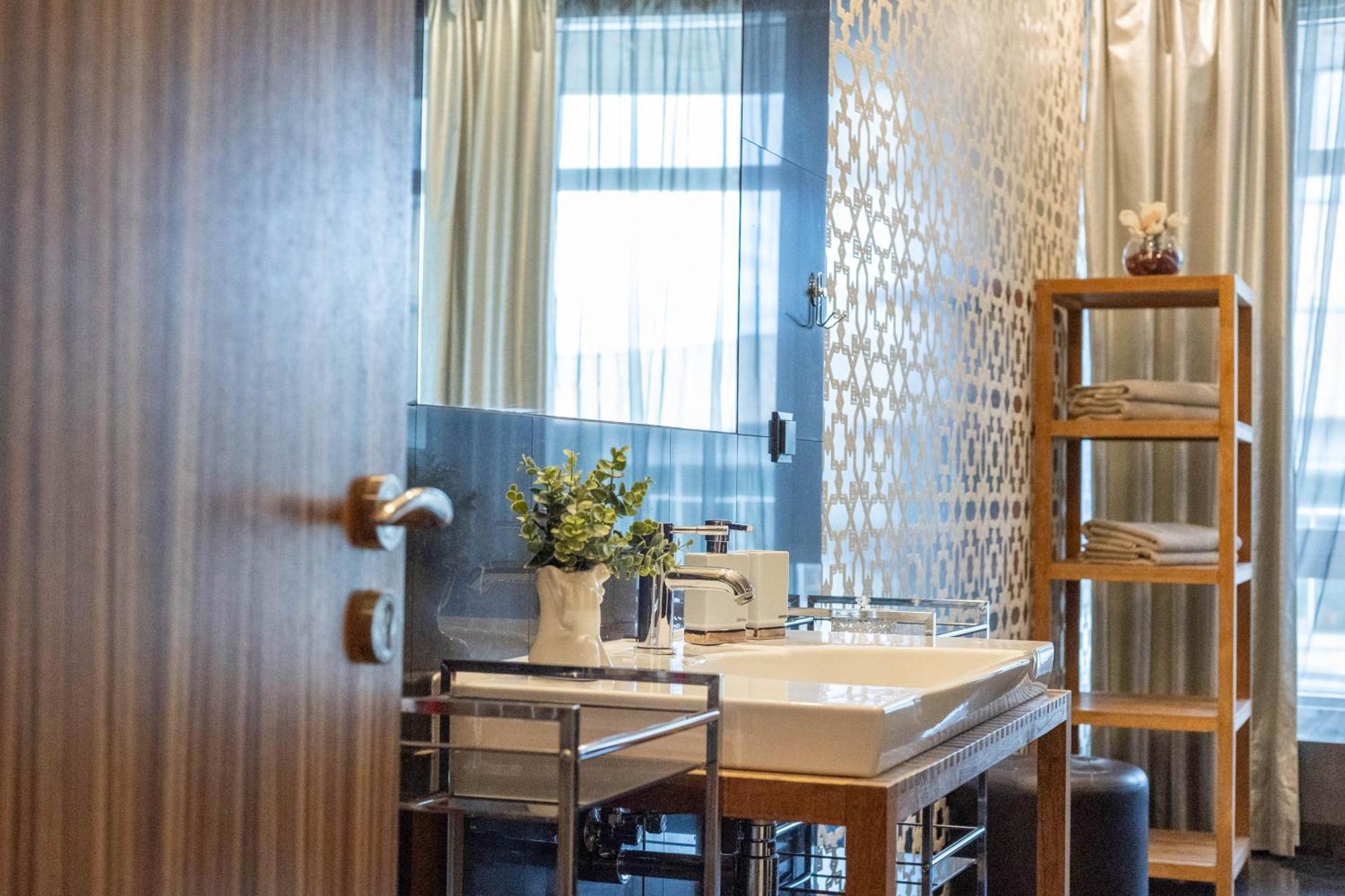 Royal Suites Whith Free Parking Riga Exterior foto